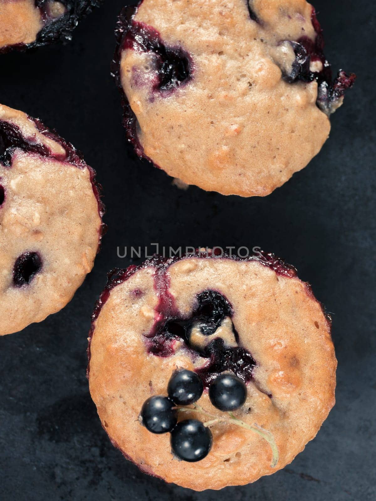 Muffins with black currant by fascinadora