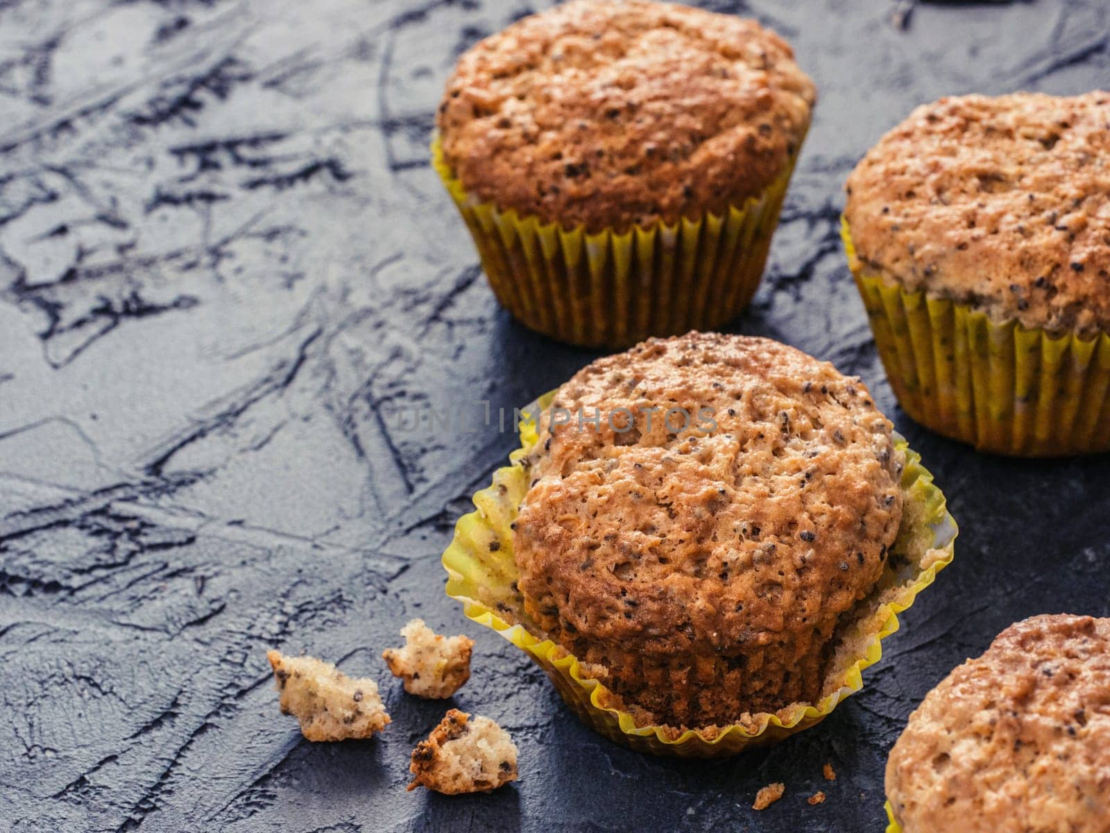 Muffins with chia seeds by fascinadora