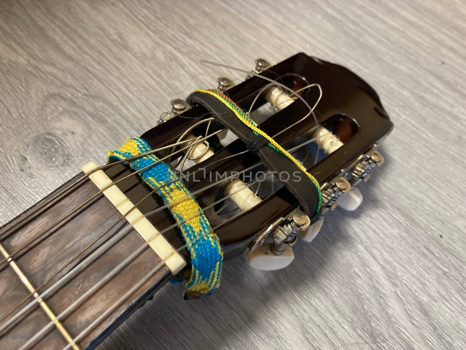 Acoustic guitar and its elements for the playing