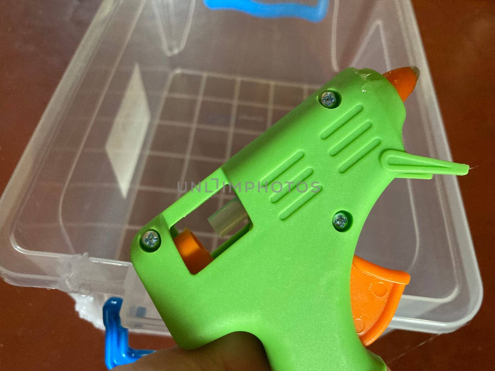 Gluing plastic containers using a the gun