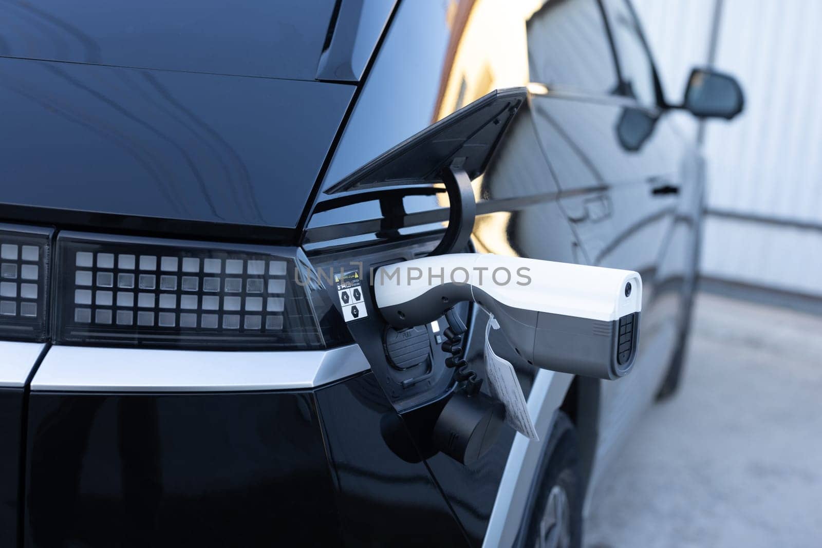 V2L VTOL device that allows to connect various electrical devices to the battery of an electric vehicle and use its energy. V2L charger opens new perspectives for the use of electric vehicle energy by uflypro