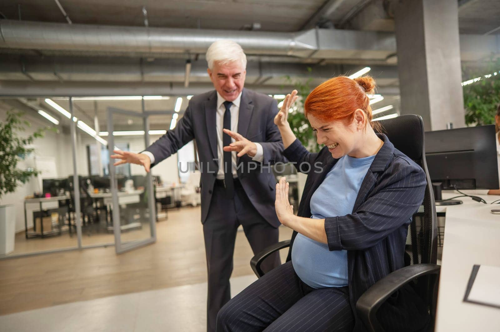 Boss swears at pregnant subordinate woman in office. by mrwed54