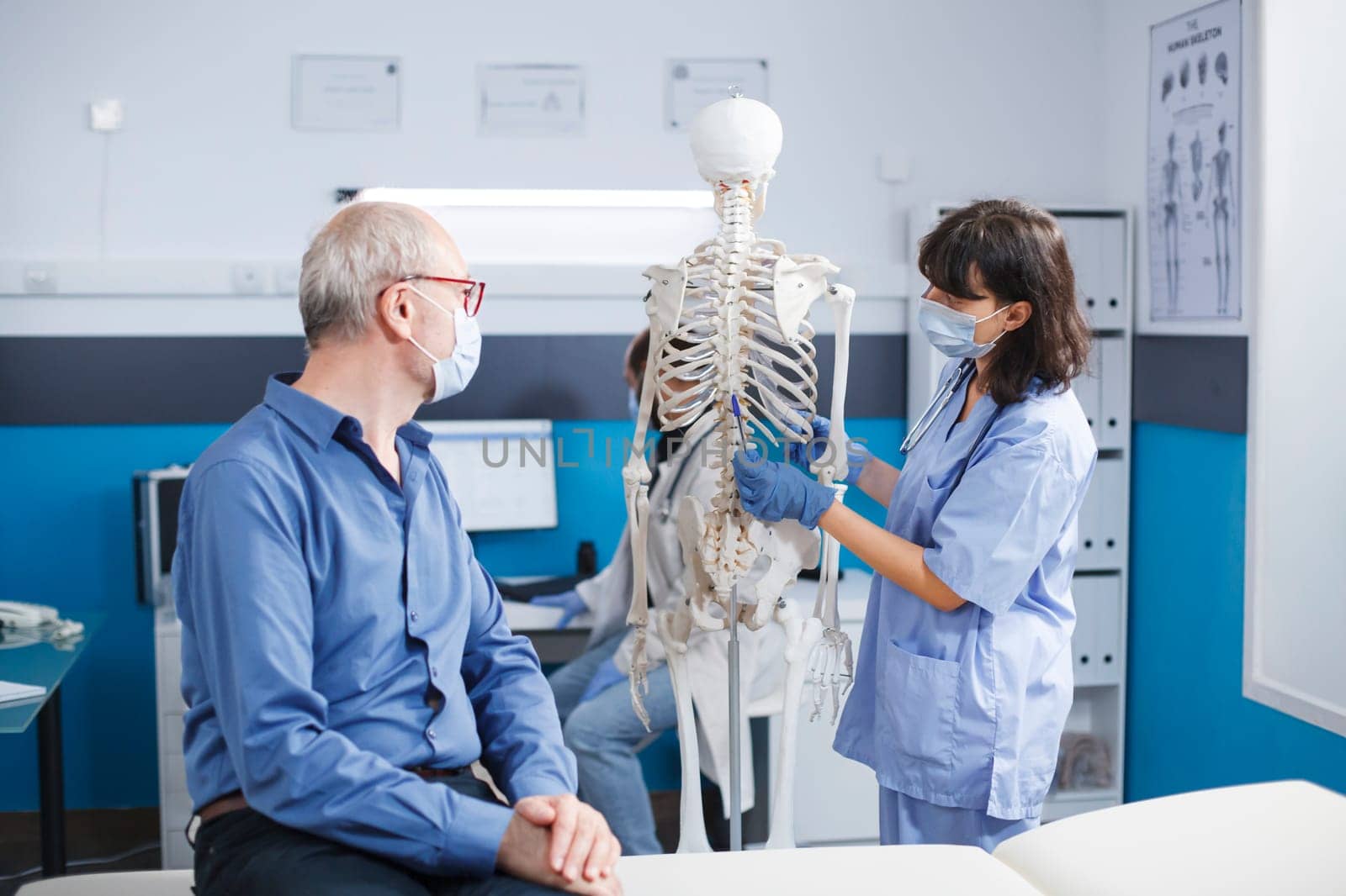 Nurse describe human anatomy to patient by DCStudio
