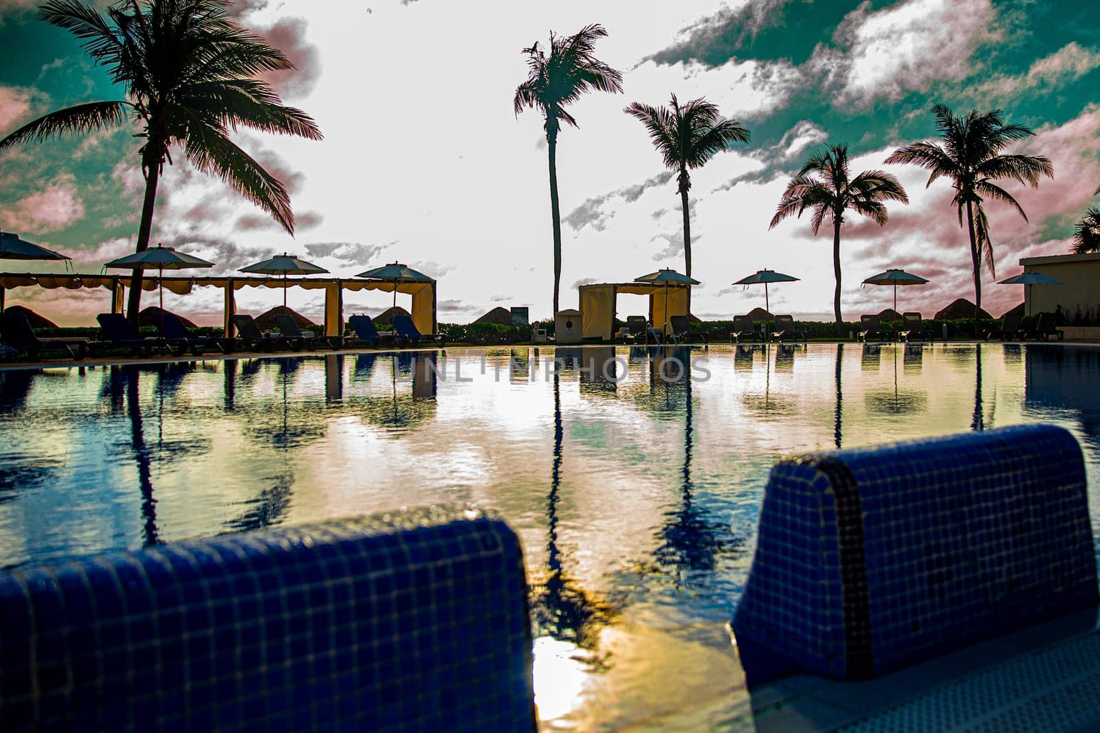 Infinity pool with jacuzzis in the morning light