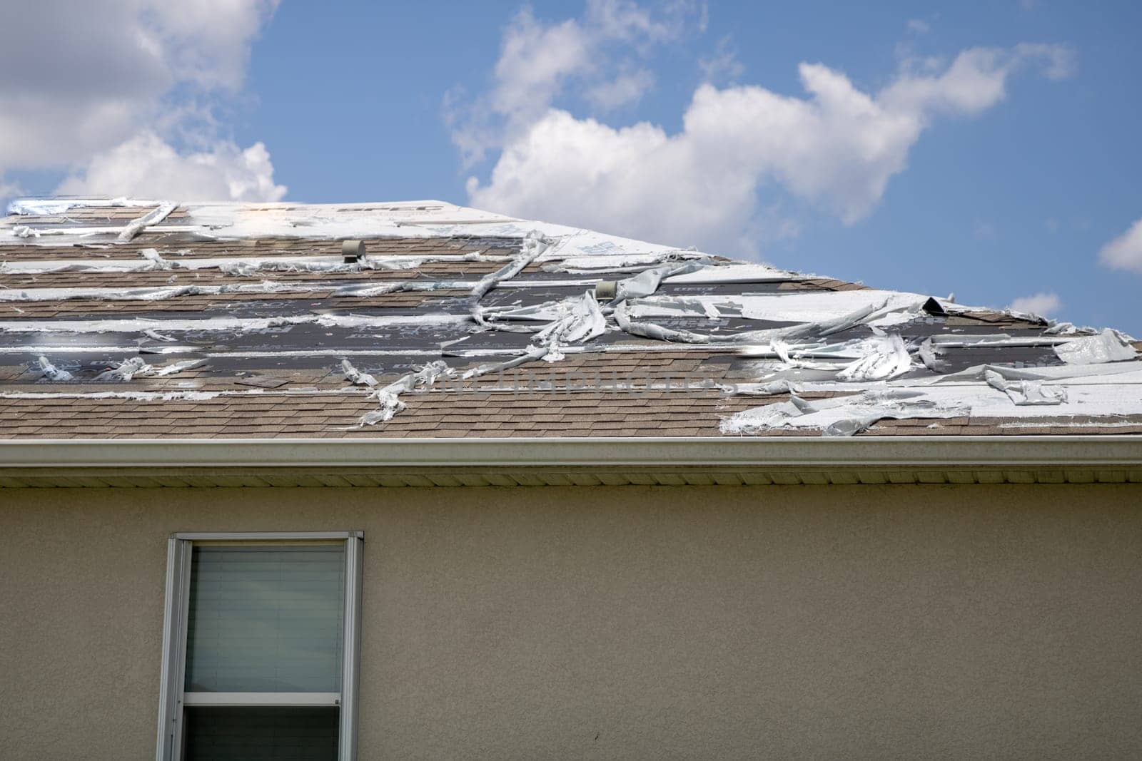 Roof still not fixed after hurricane ian