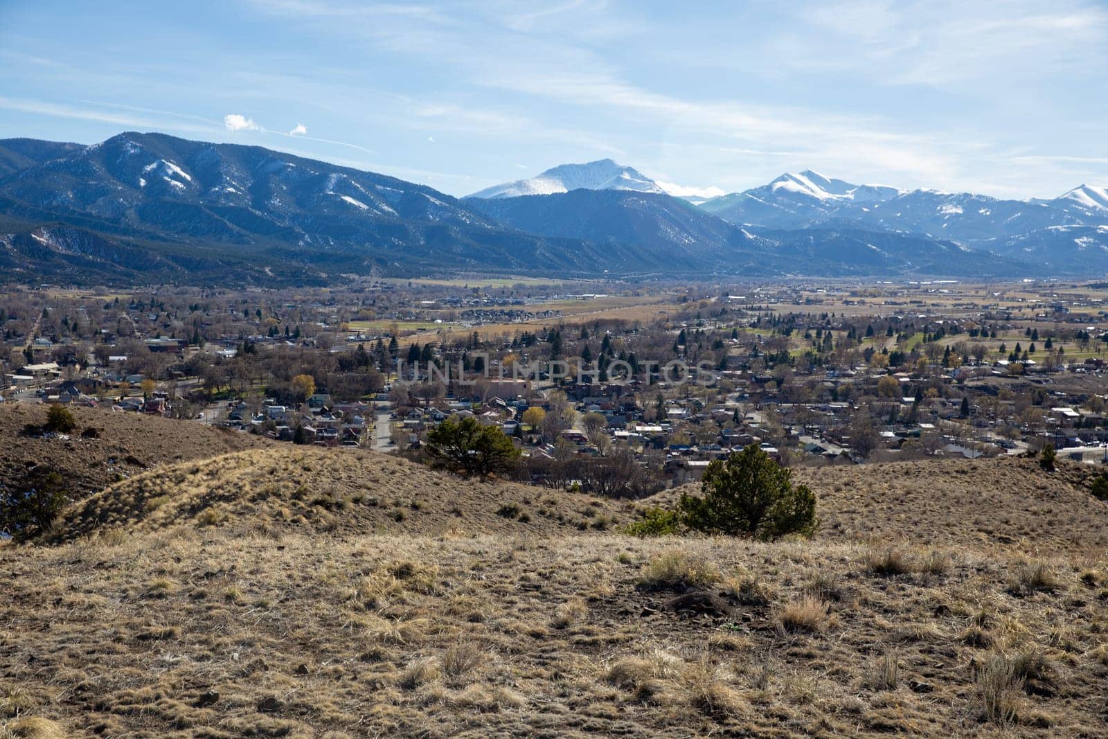 The town of Salida with mountains in the background