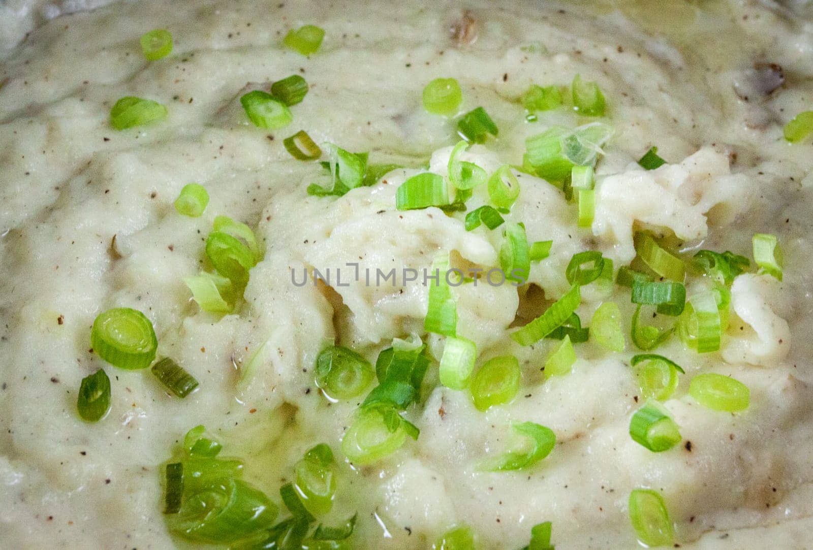 Roasted Garlic Mashed Potatoes with Green Onions