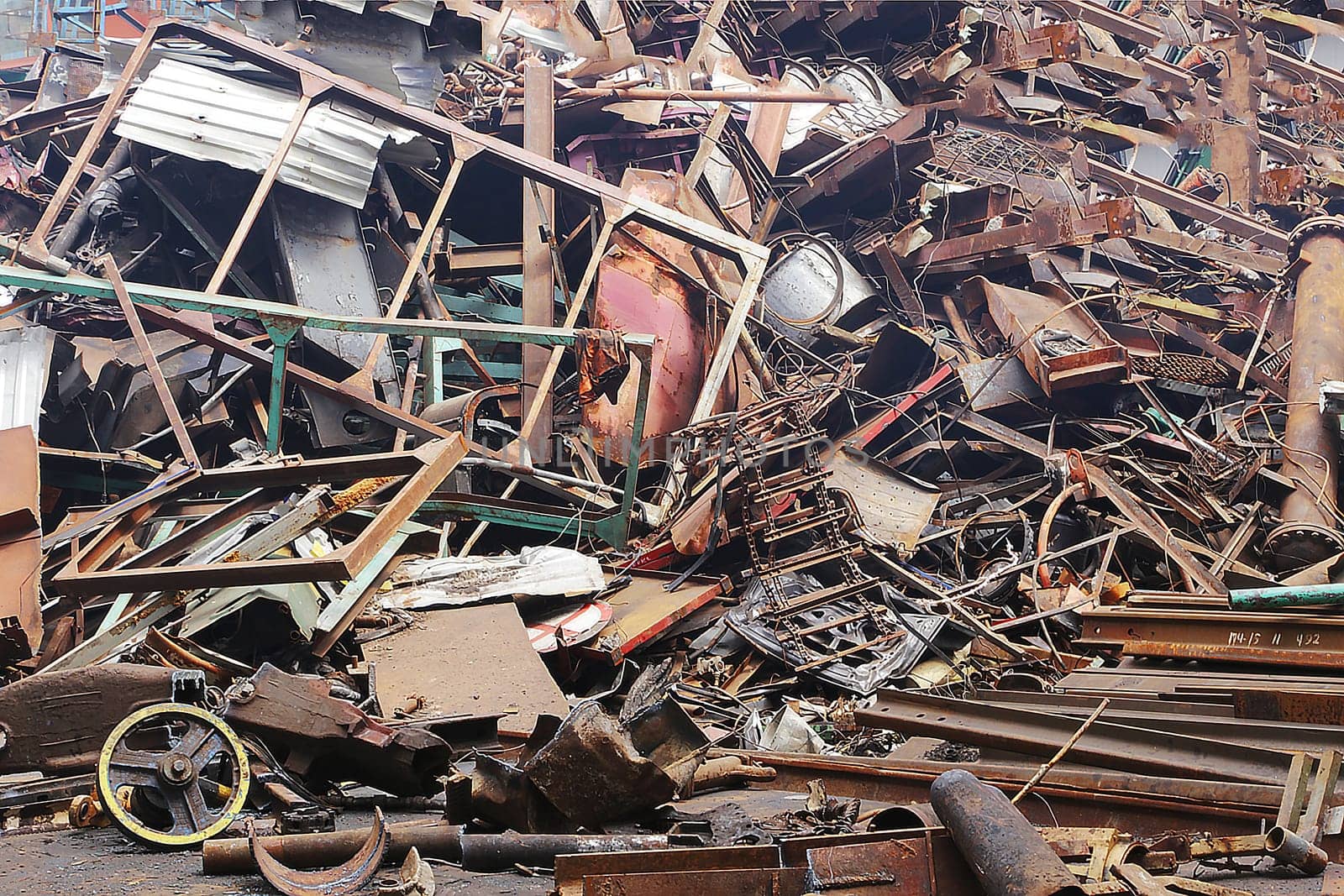 A pile of various metal waste close-up. by gelog67