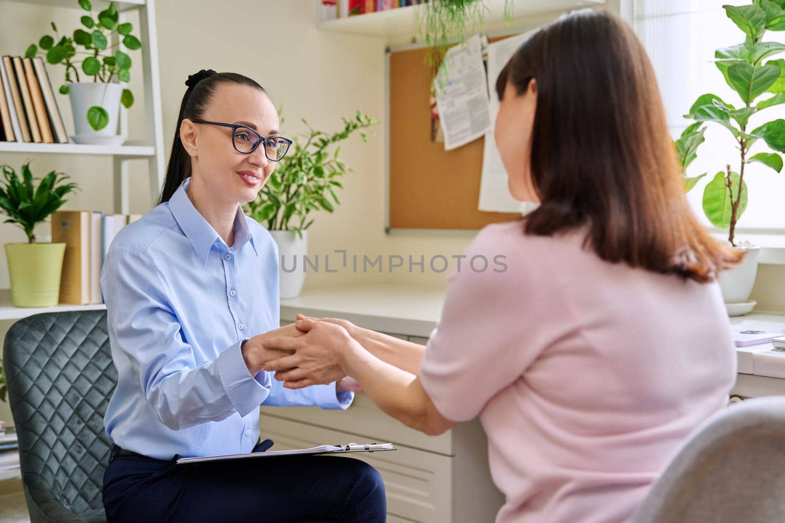 Professional mental psychologist at therapy session with female patient by VH-studio