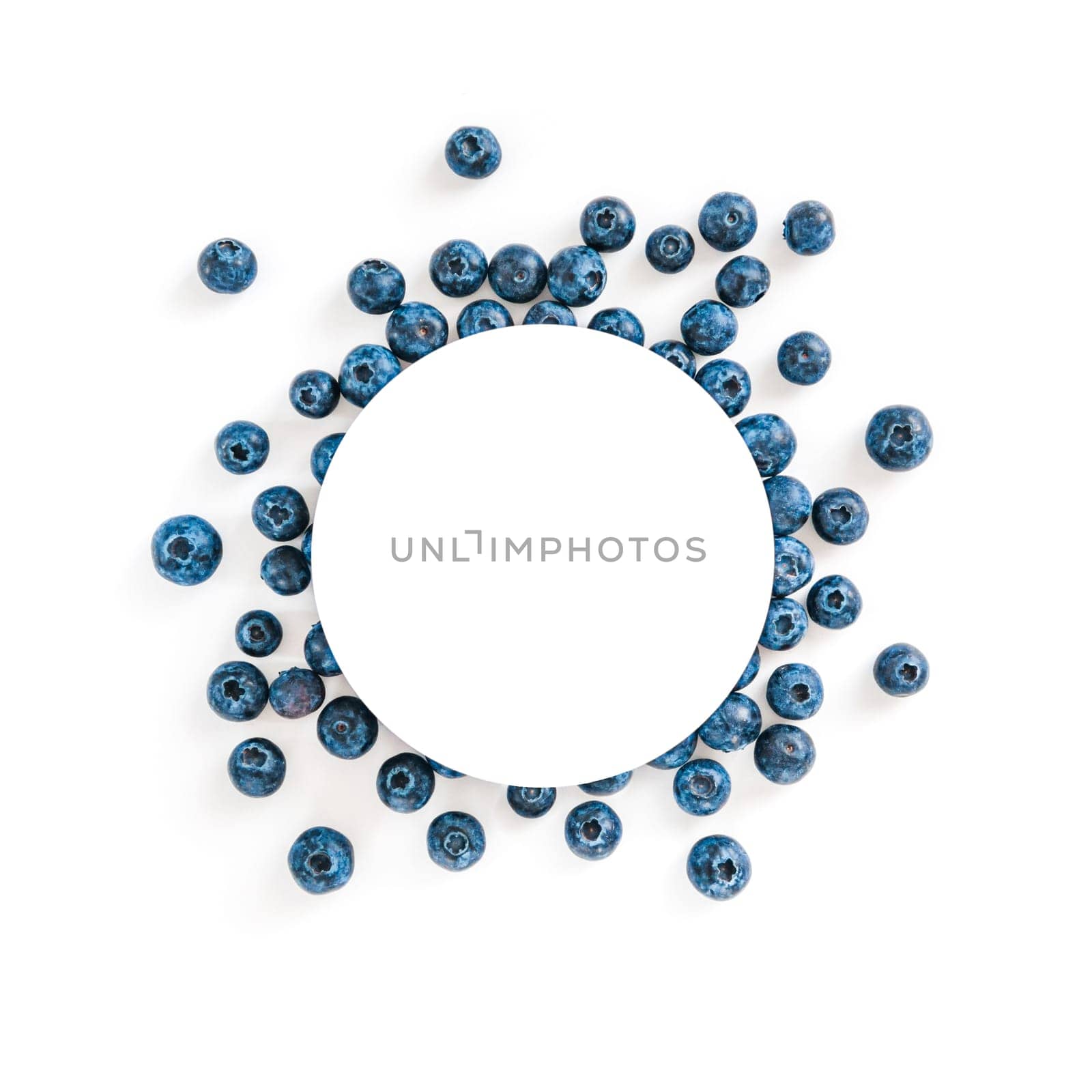 Blueberry isolated on white with white circle by fascinadora