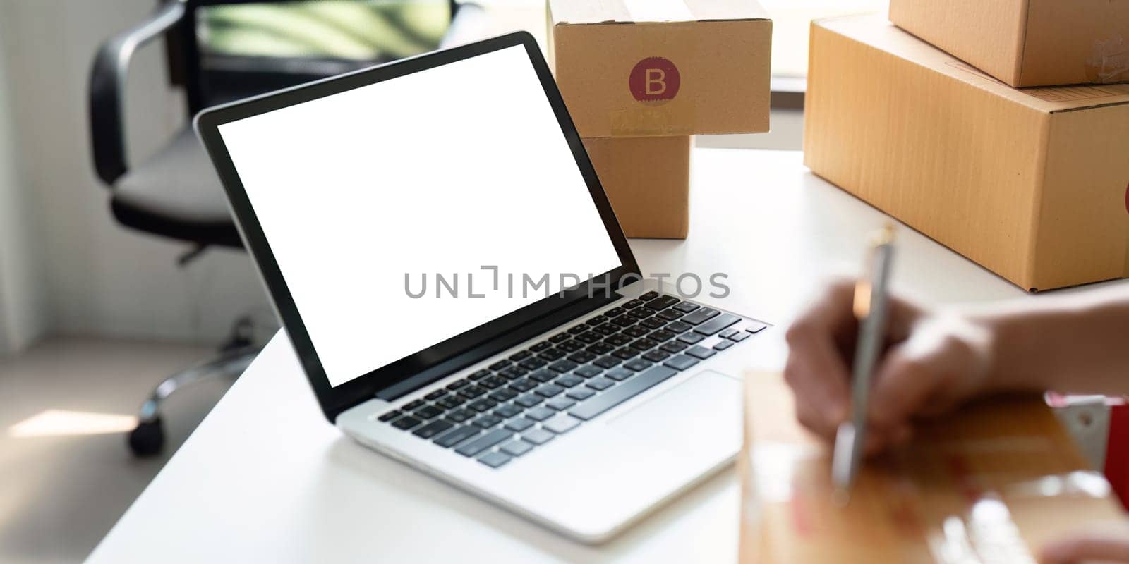 Mockup of white empty display laptop with box. Concept of online business by nateemee