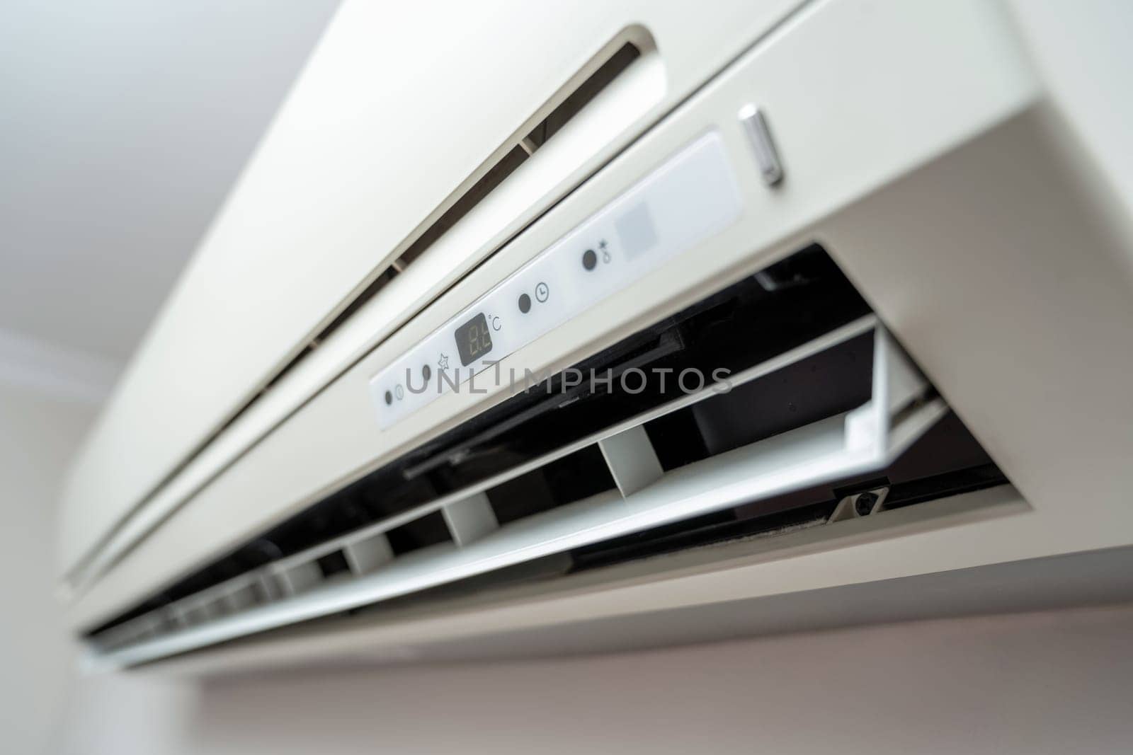 empty wall mounted white color inverter air conditioner by Sonat