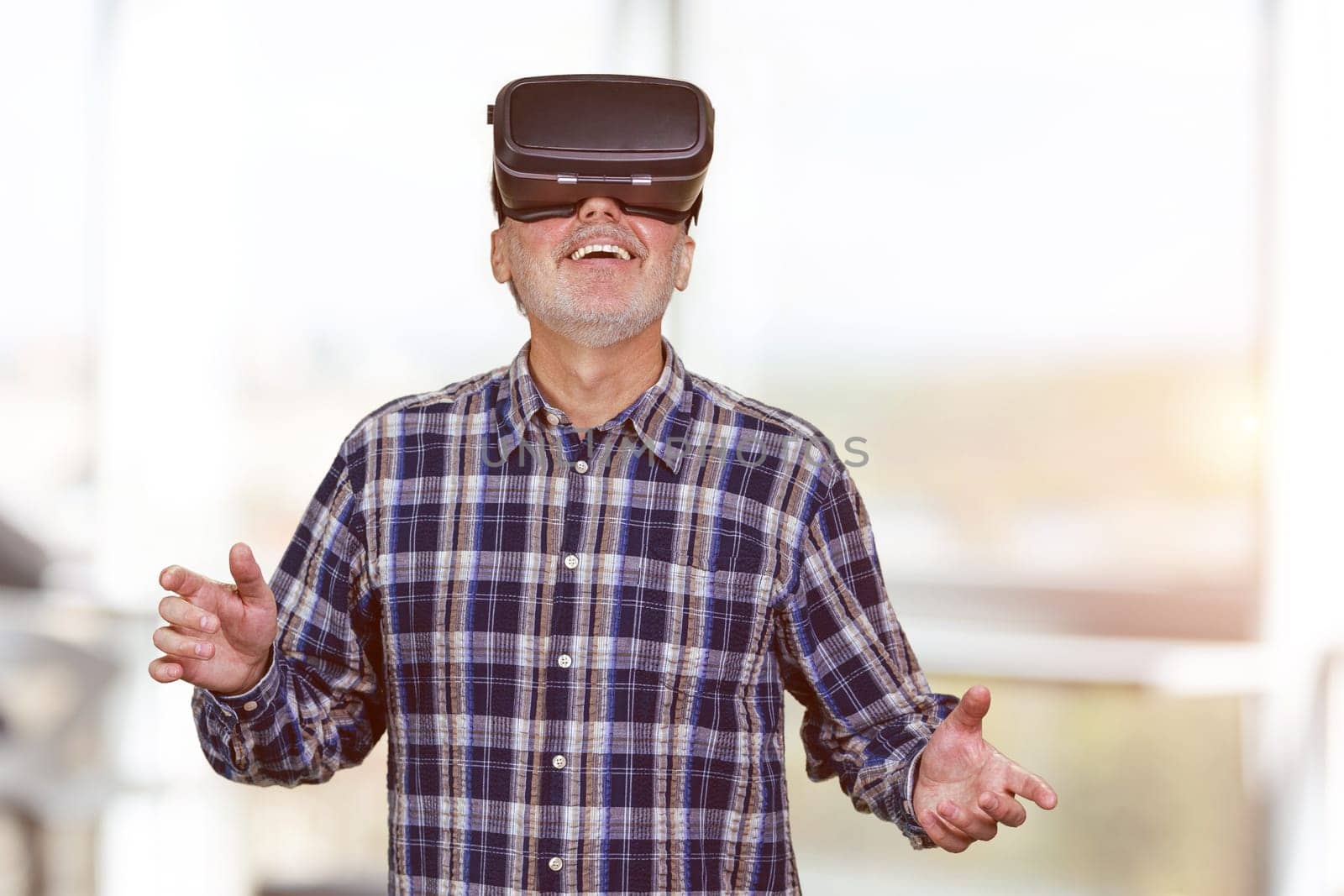 Elderly amazed happy man in vr headset. by super_picture