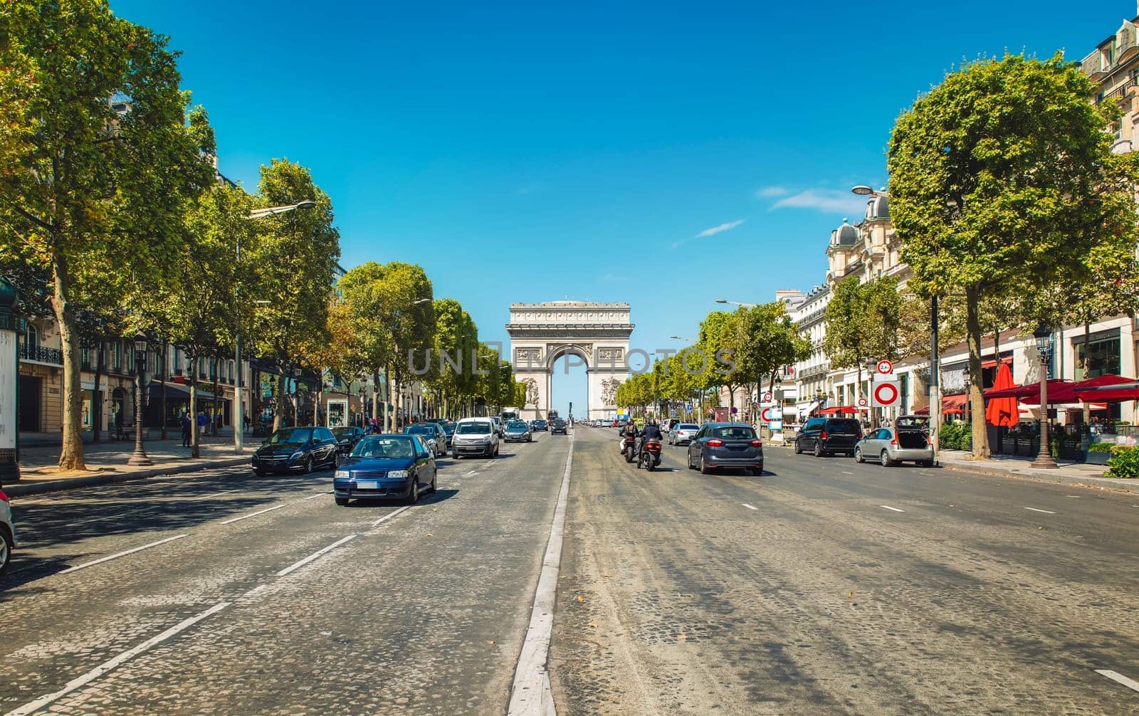 Avenue des Champs Elysees by Givaga