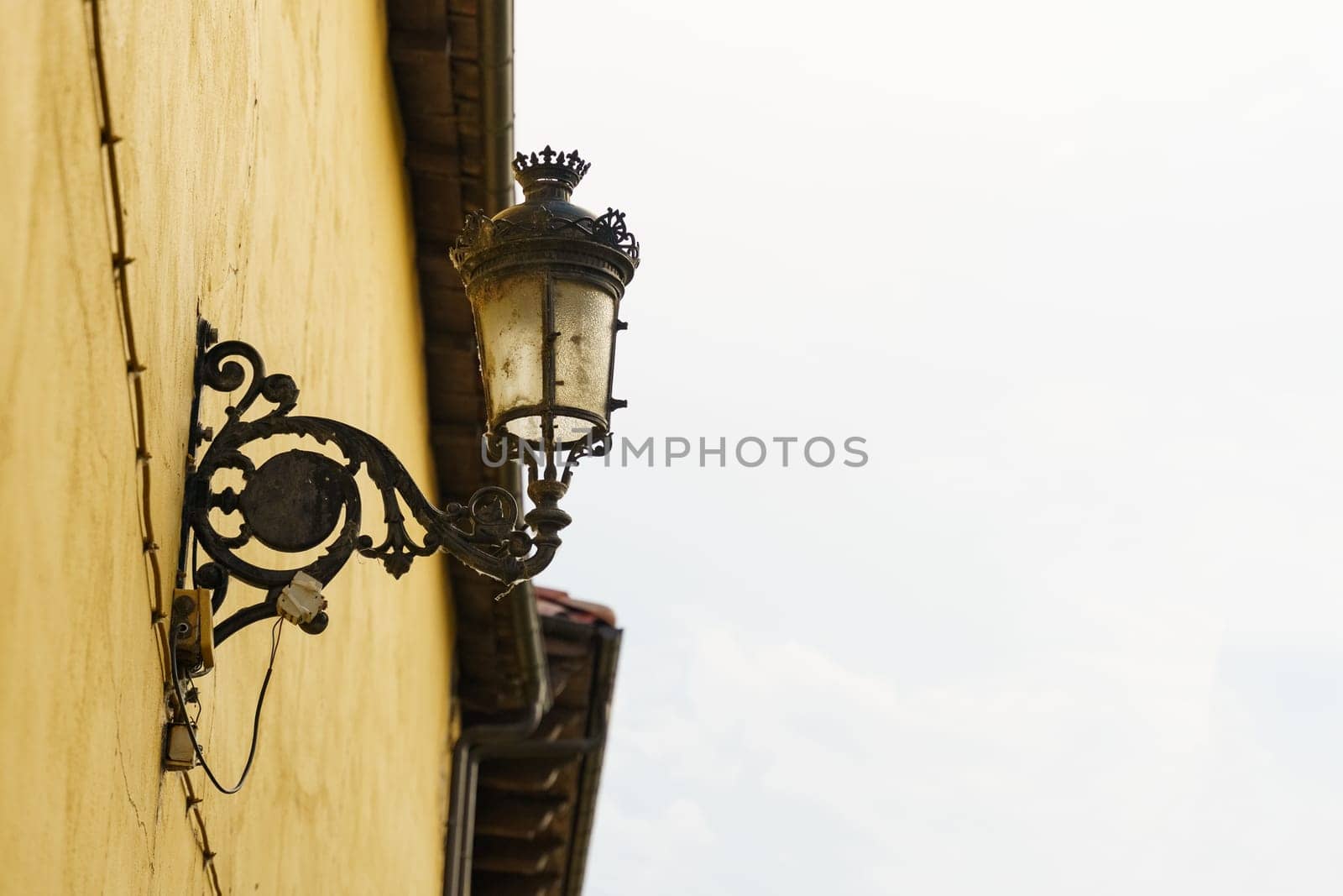 Street Light Attached to Building by Sd28DimoN_1976