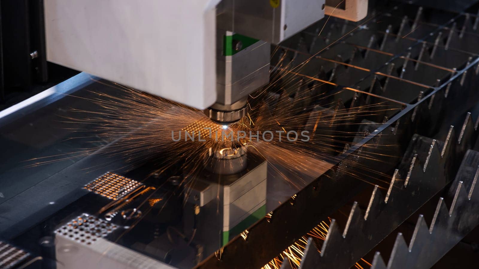 Metal laser cutting machine. Safe automated metal work