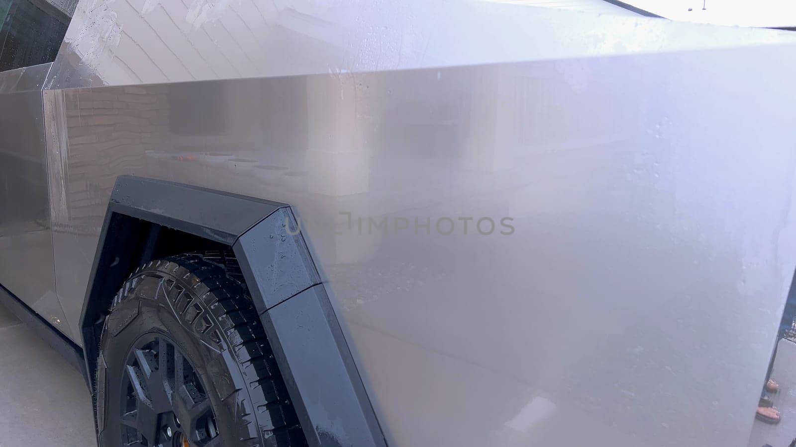 High-Pressure Cleaning of the Tesla Cybertruck Cargo Bed by arinahabich