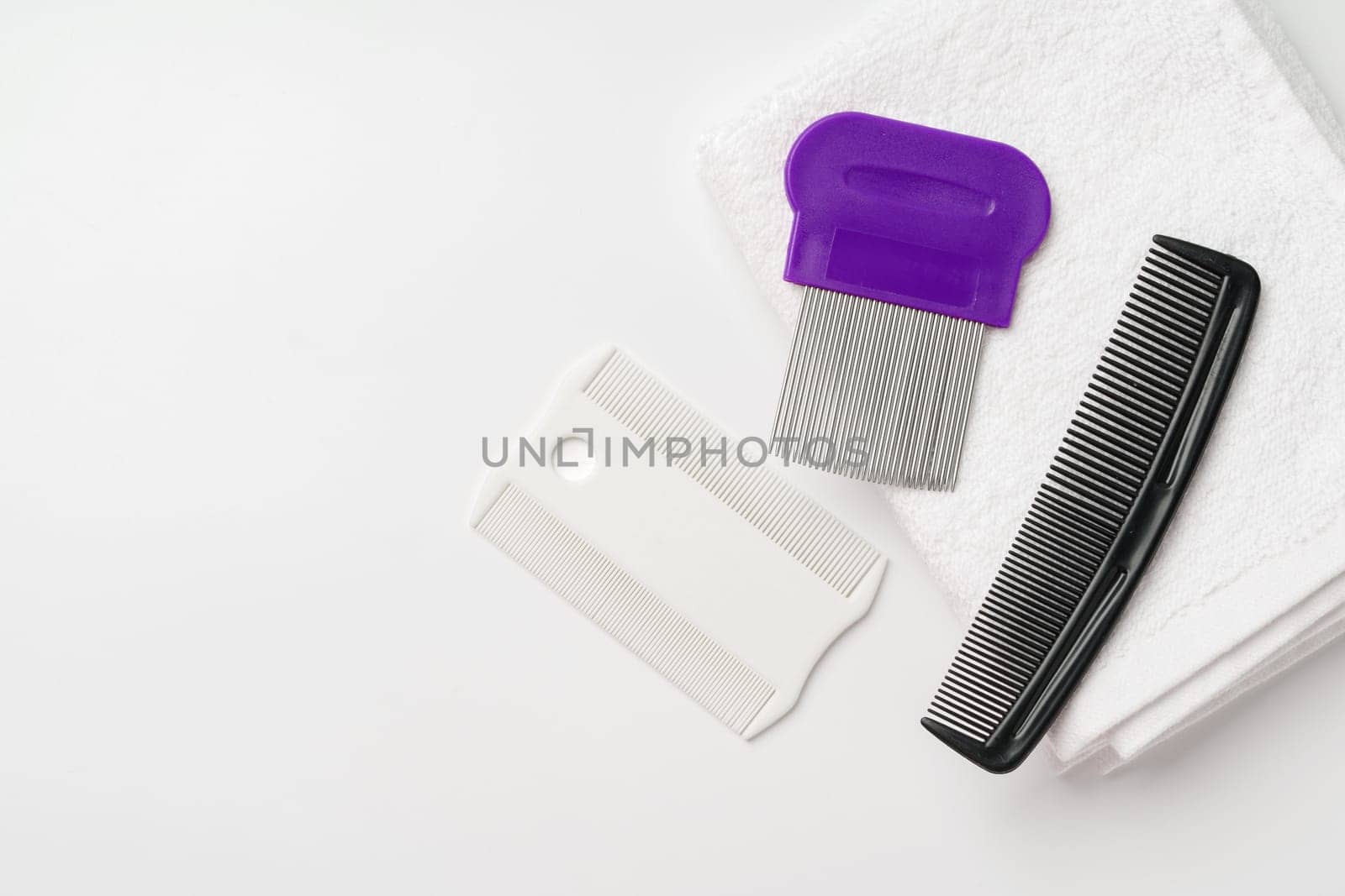 Anti lice combs and towel on white background by Fabrikasimf