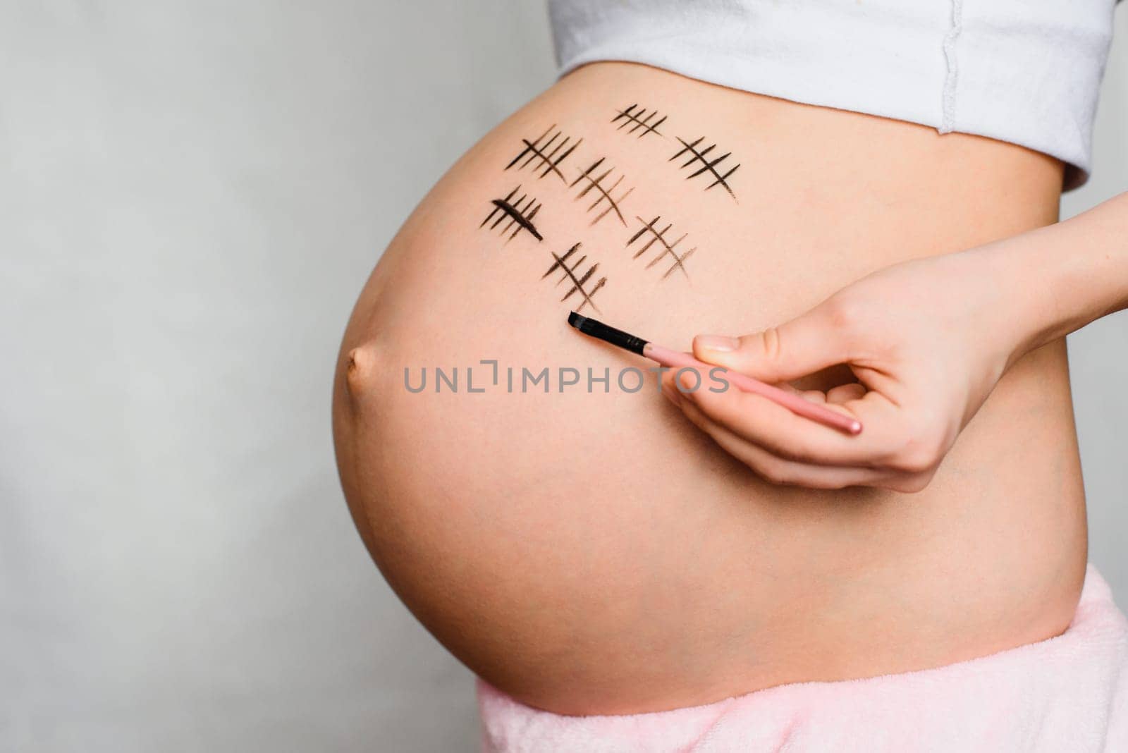 pregnant girl draws on her belly pregnancy term close-up