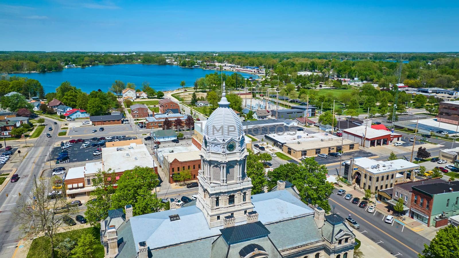 Aerial view of Warsaw, Indiana, showcasing the historic courthouse and vibrant community life by the lake.