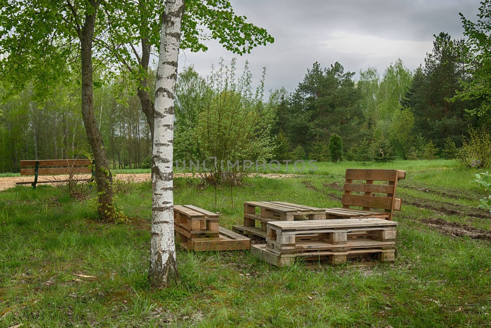 Outdoor furniture made from wood pallets by NetPix