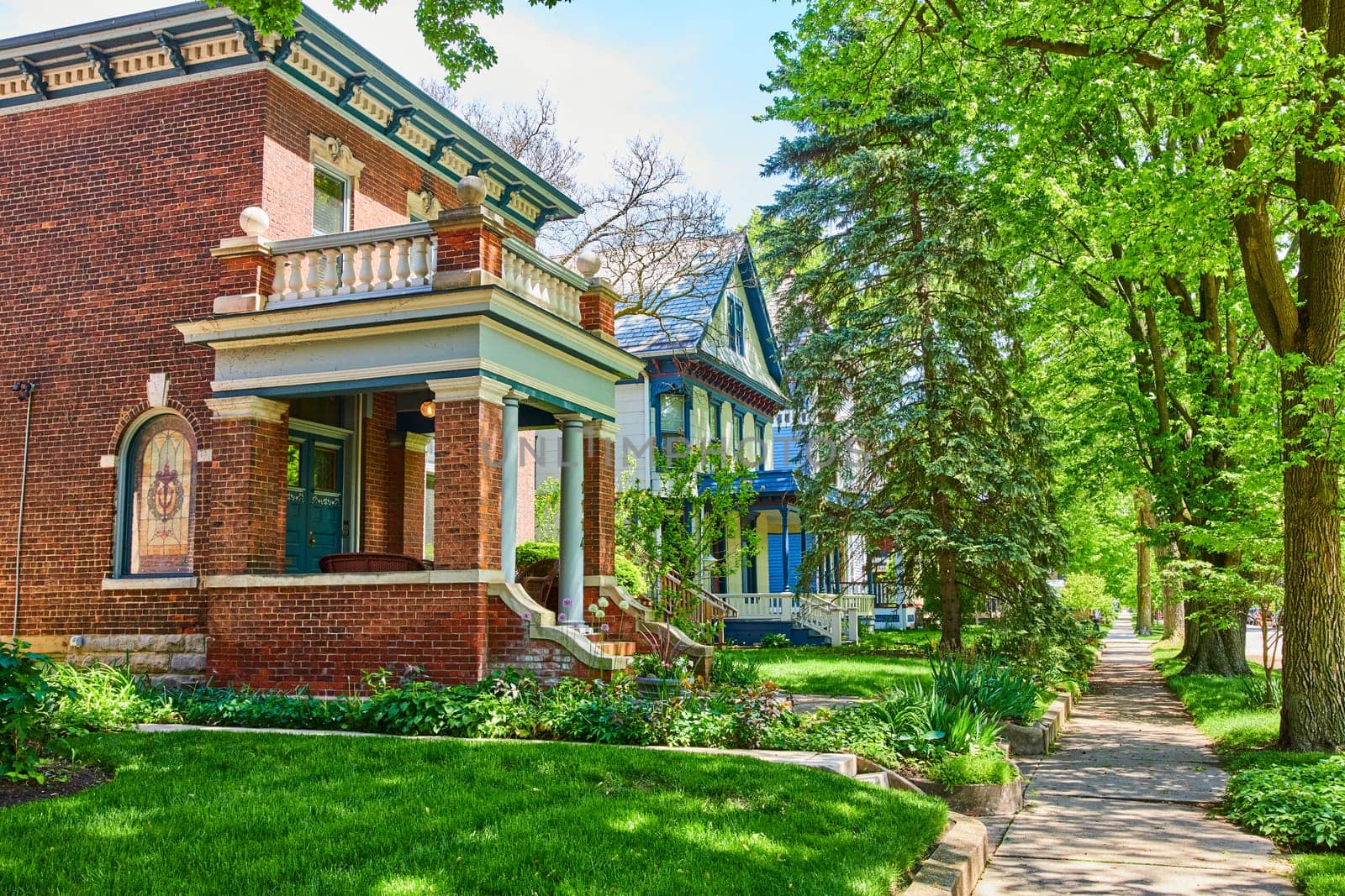 Historic homes in Fort Wayne, Indiana, showcasing 19th-century architecture and lush landscaping.