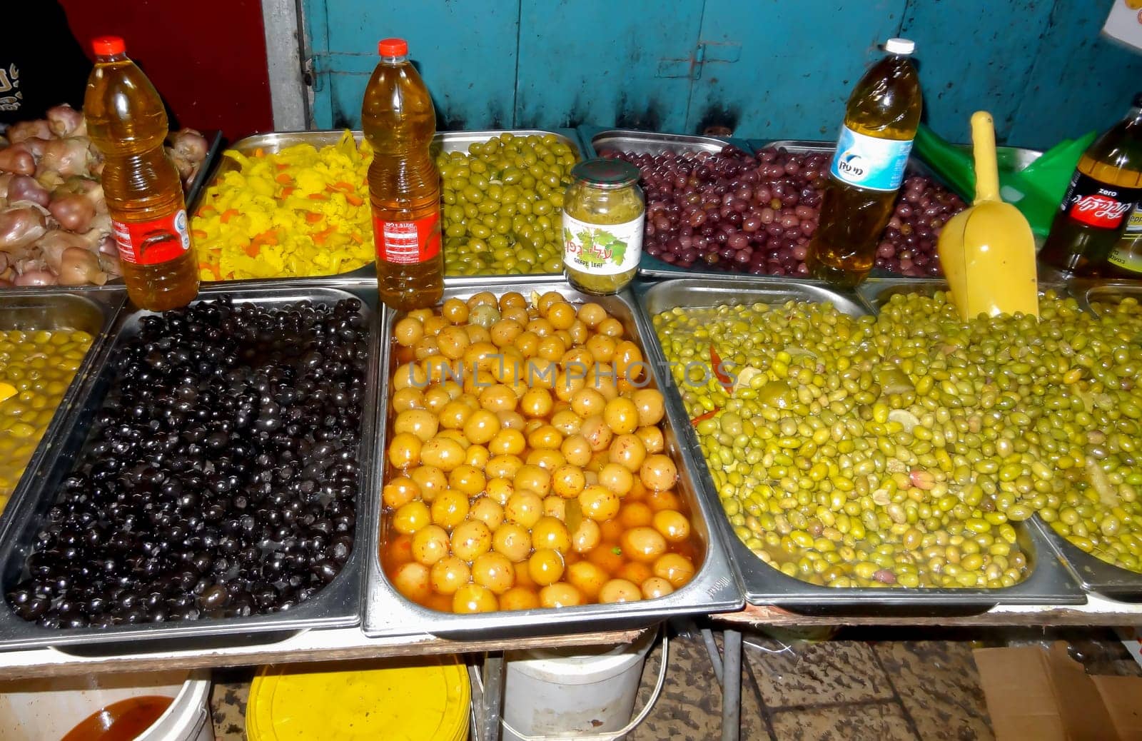 Various olives are sold in the eastern market. Israel - Oktober 10, 2023.