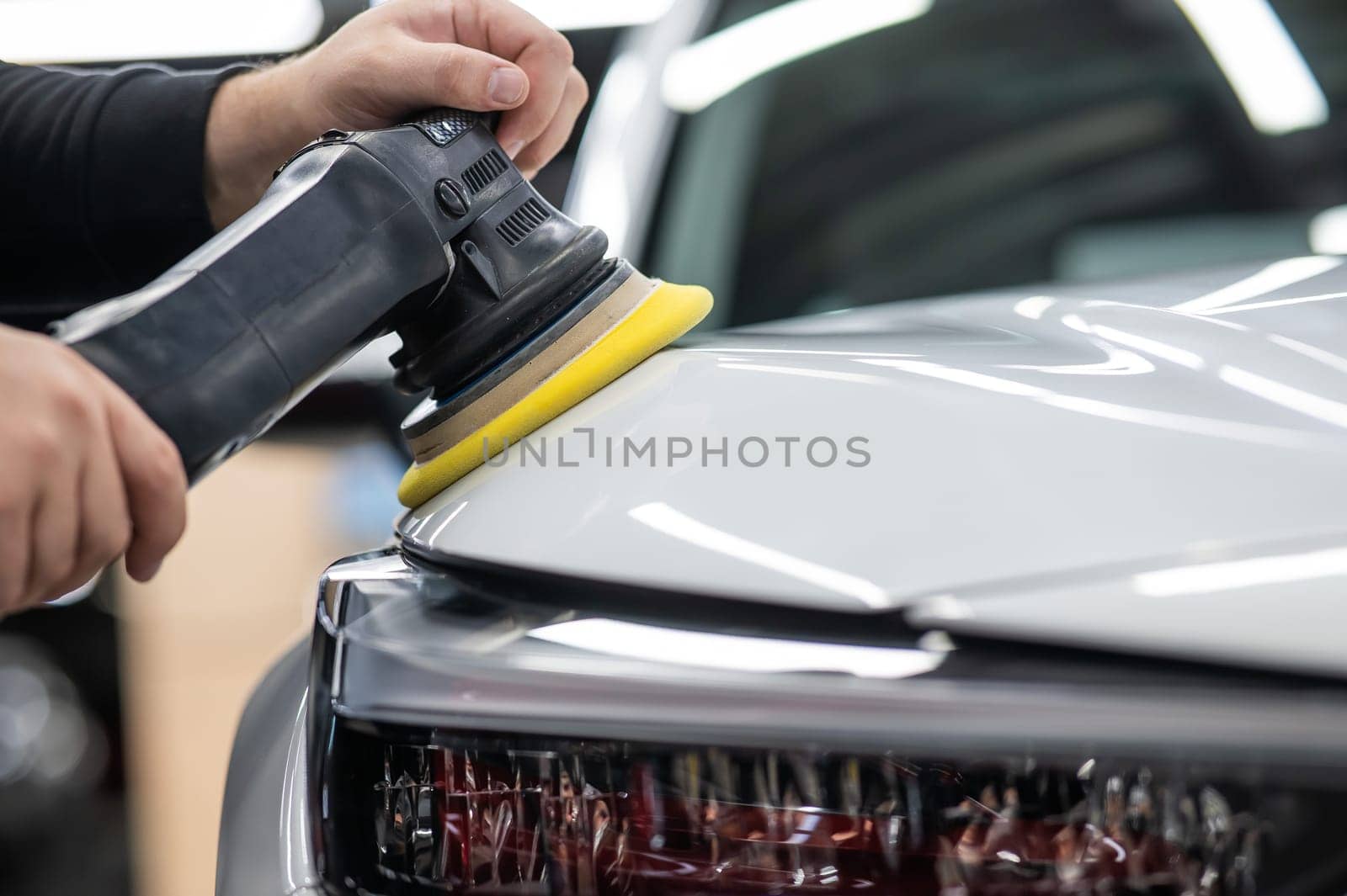 Process of polishing white car hood surface using orbital polishing machine