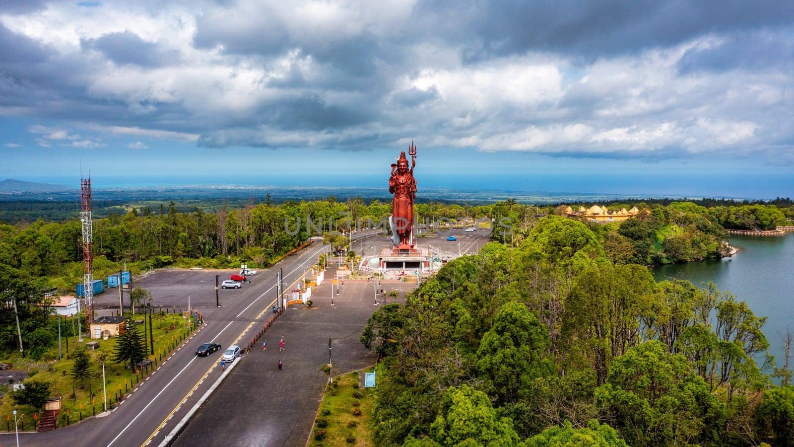 Shiva statue at Grand Bassin temple, the world's tallest Shiva temple, it is 33 meters tall. Important hindu temples of Mauritius. A large statue of the Hindu god Shiva, seen from above, Mauritius.