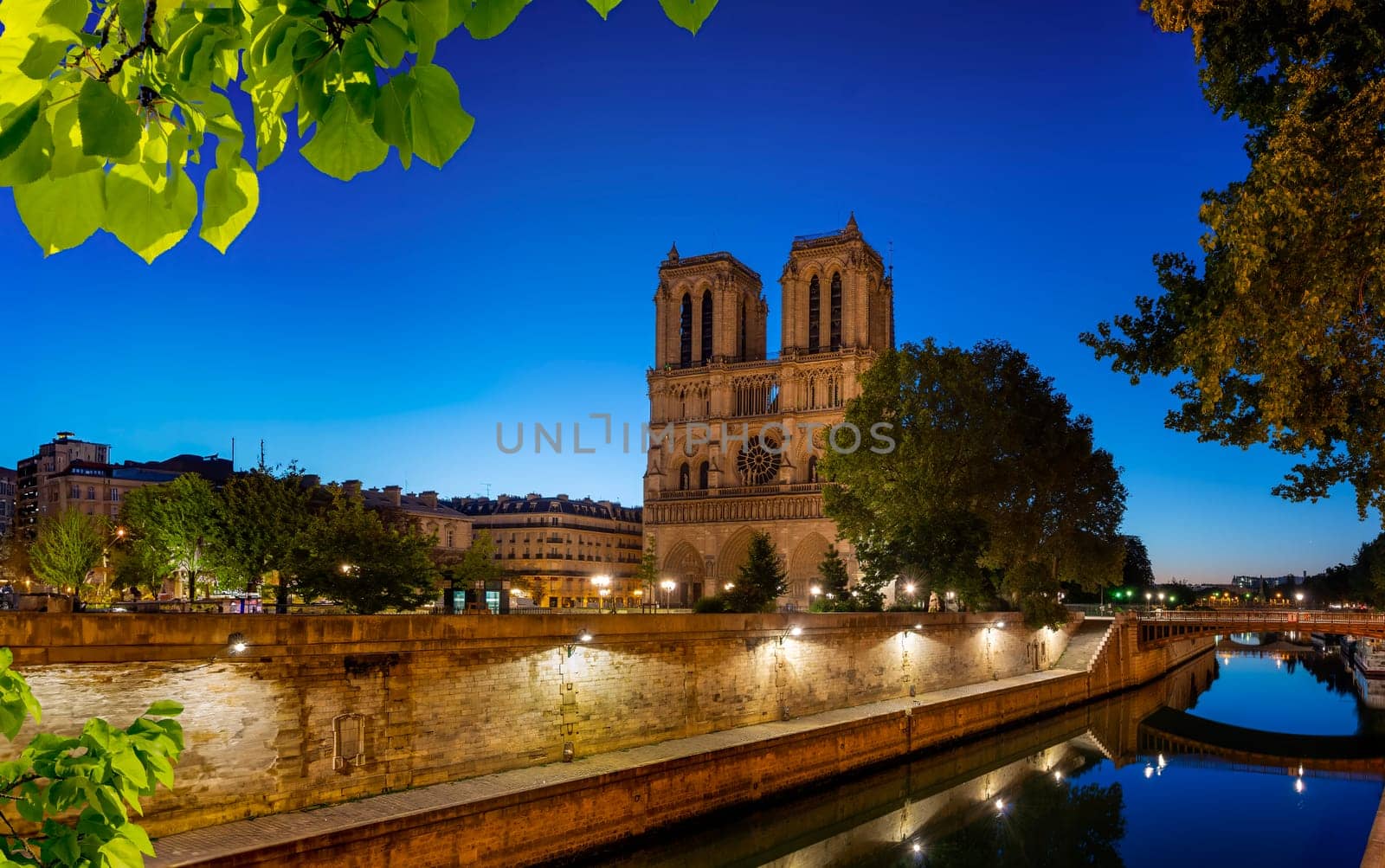 Seine and Notre Dame de Paris, Paris, France