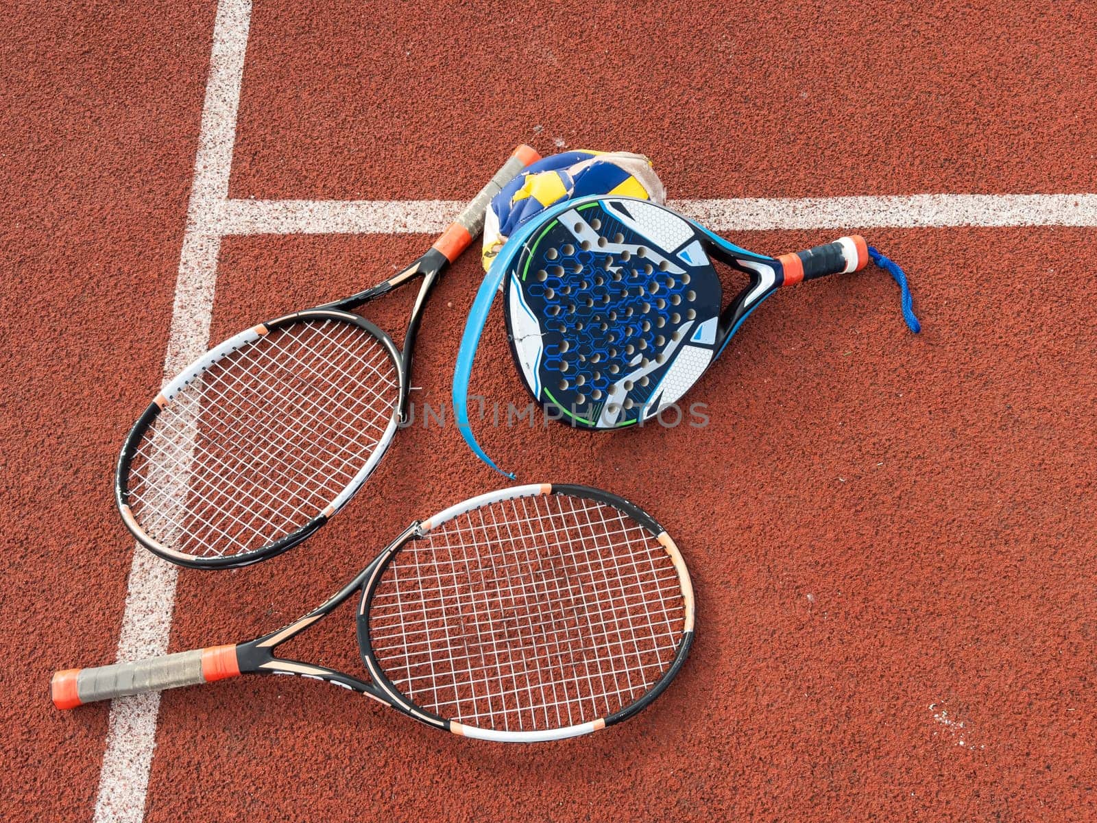 The broken rackets for playing tennis are hanging on the wall of a sports tennis club. . High quality photo