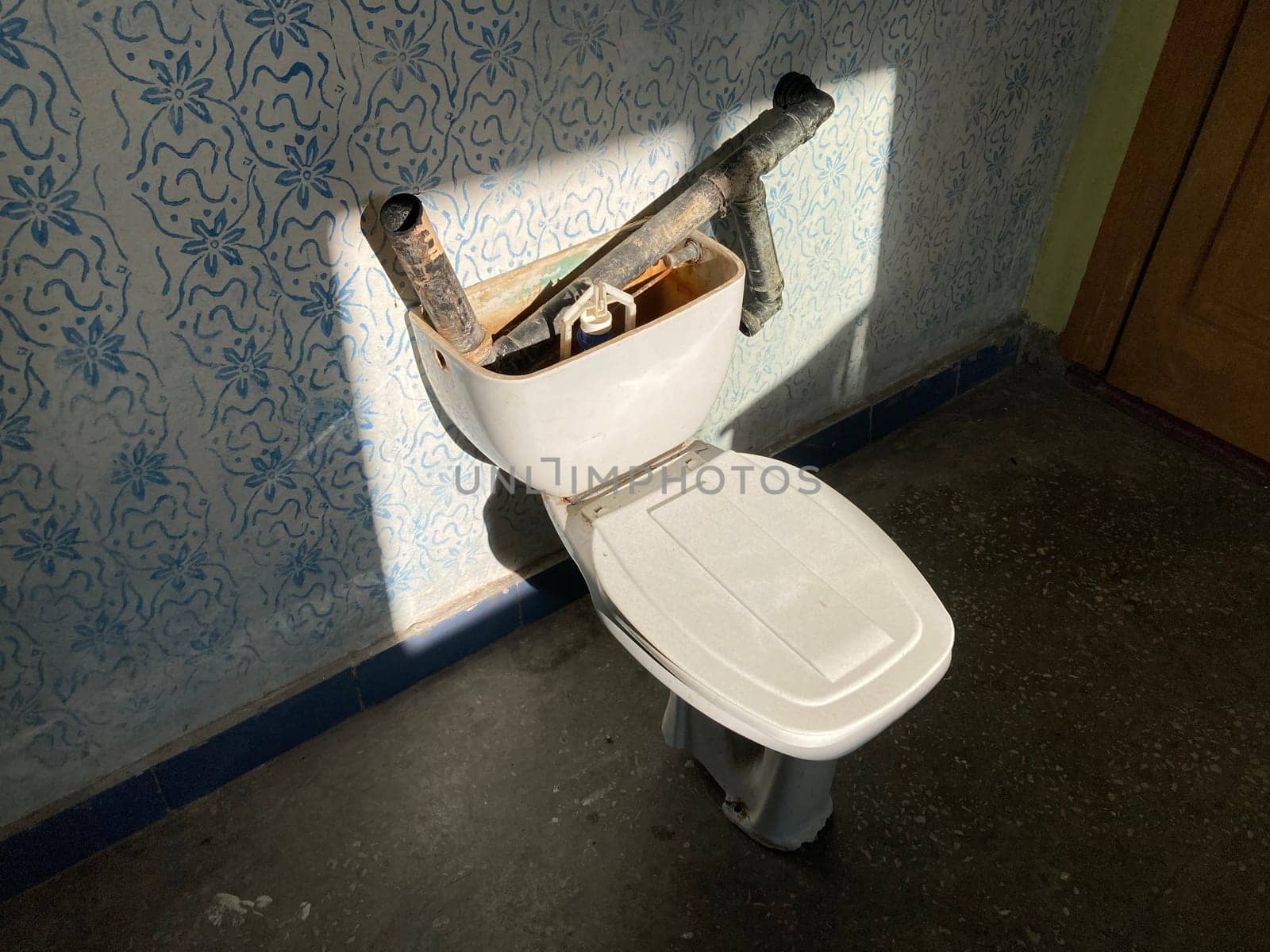 There is an old toilet in a the hallway