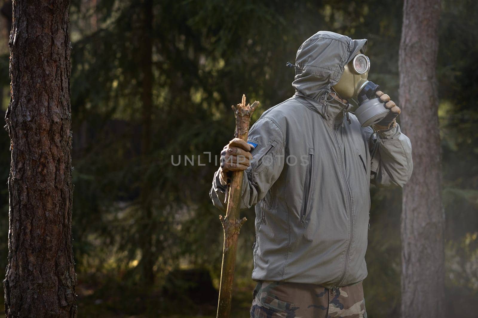 man in a gas mask protects himself from coronavirus in the woods