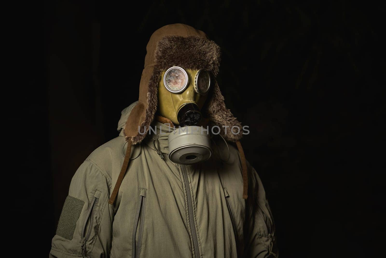 man in a gas mask protects himself from coronavirus at night