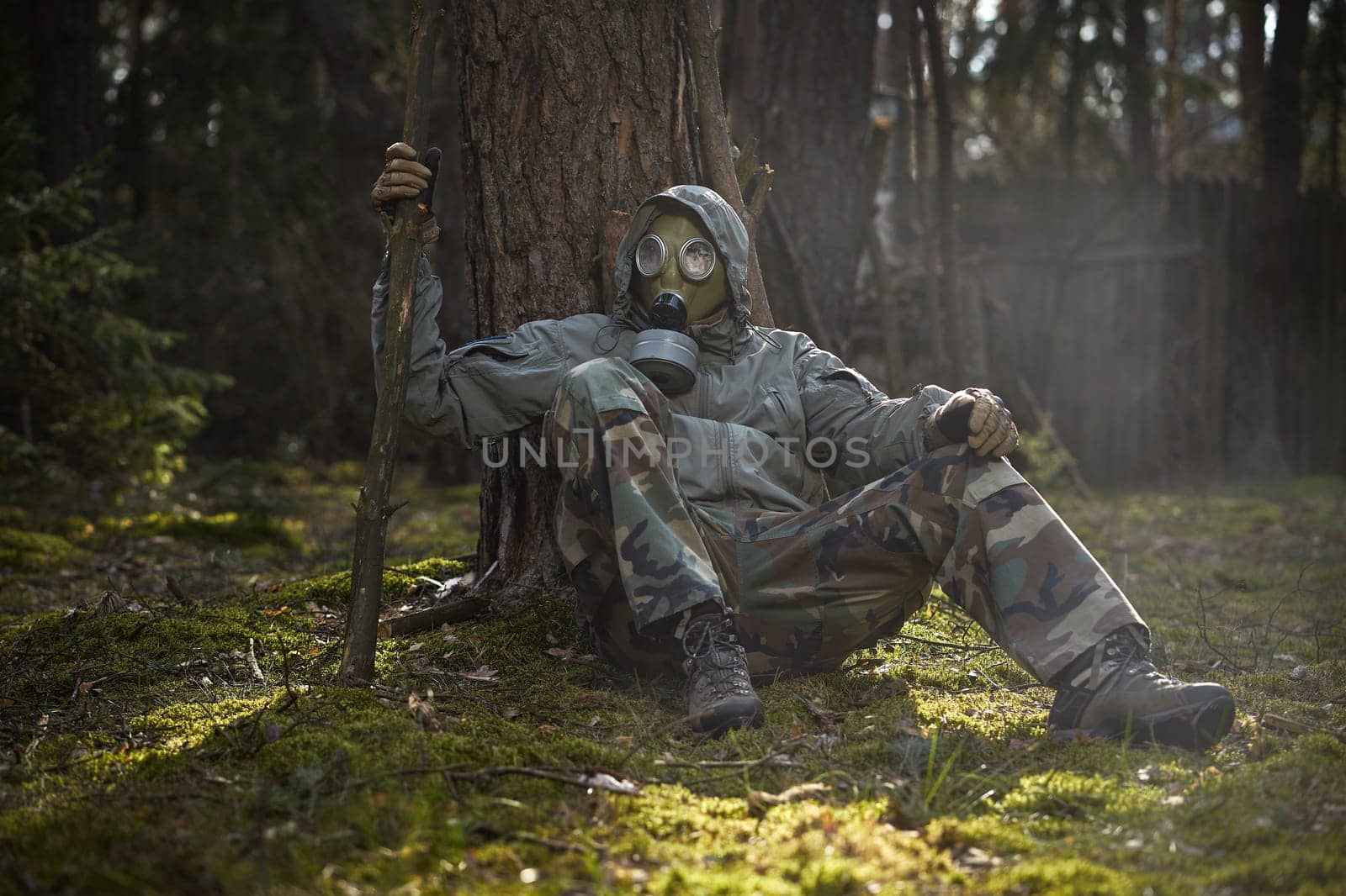 man in a gas mask protects himself from coronavirus in the woods