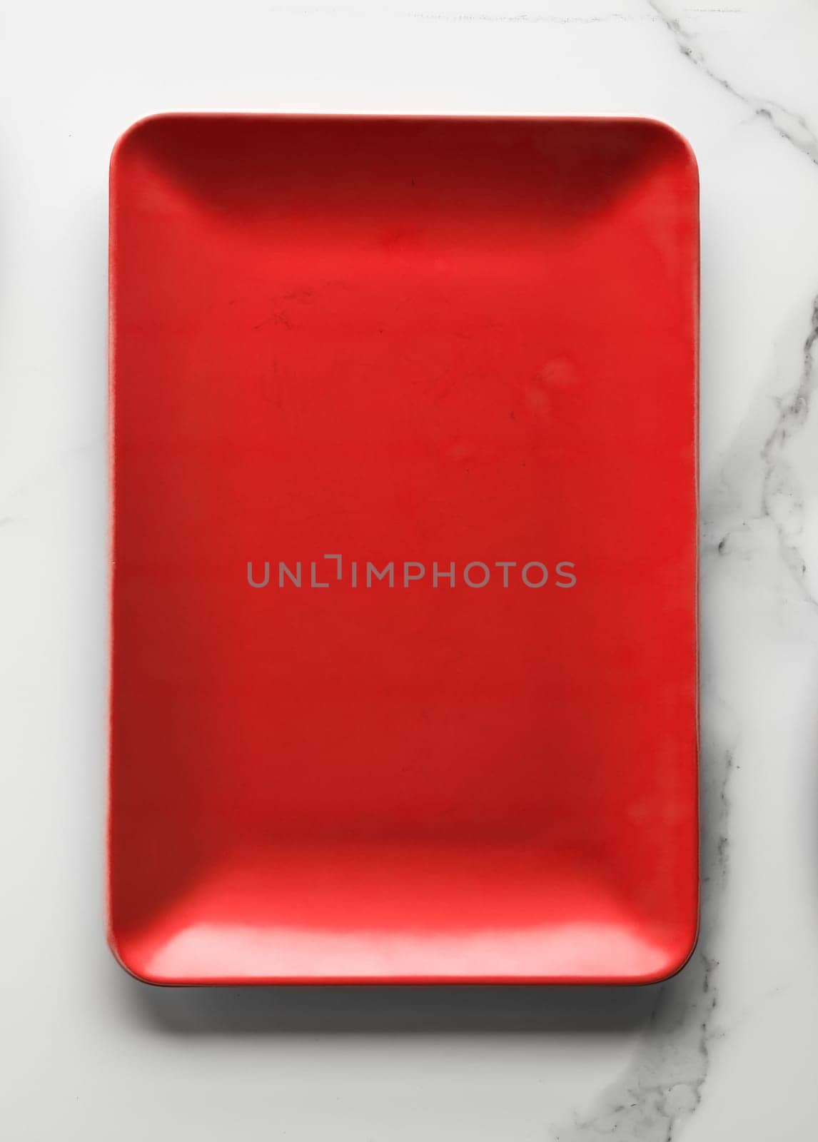 empty red plate on marble - recipe and restaurant mockup flatlay concept by Anneleven