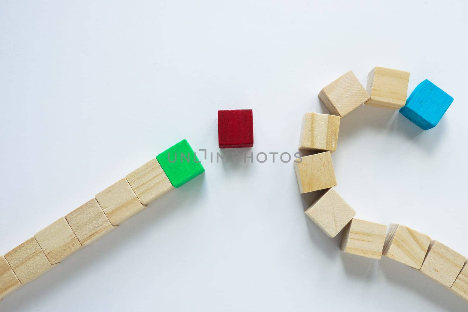 Line of cubes going to the goal and turning away. The concept of persistence.