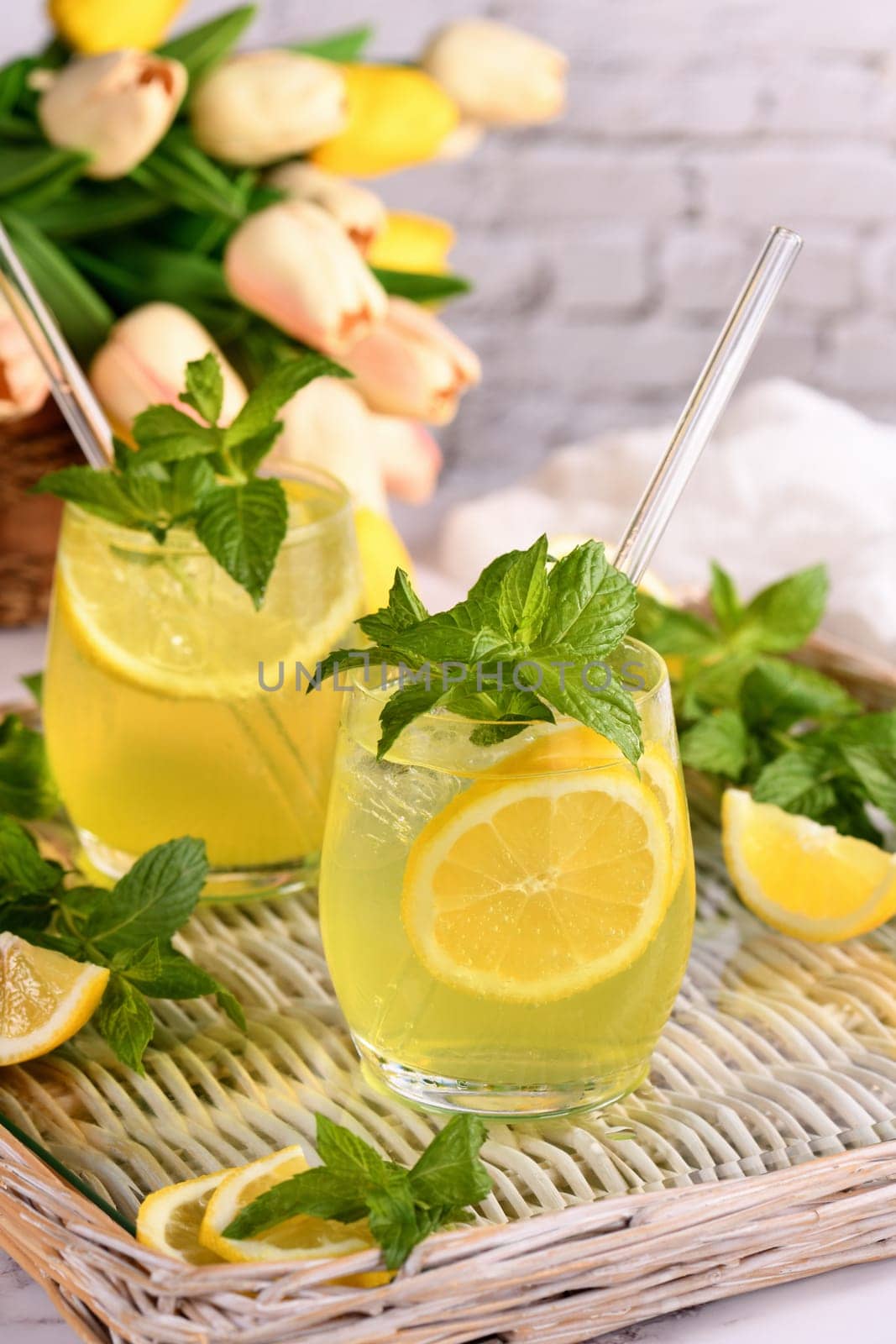 The Limoncello Spritz is a light, refreshing, cool cocktail made with lemon liqueur, prosecco and sparkling water, mint and a slice of lemon.