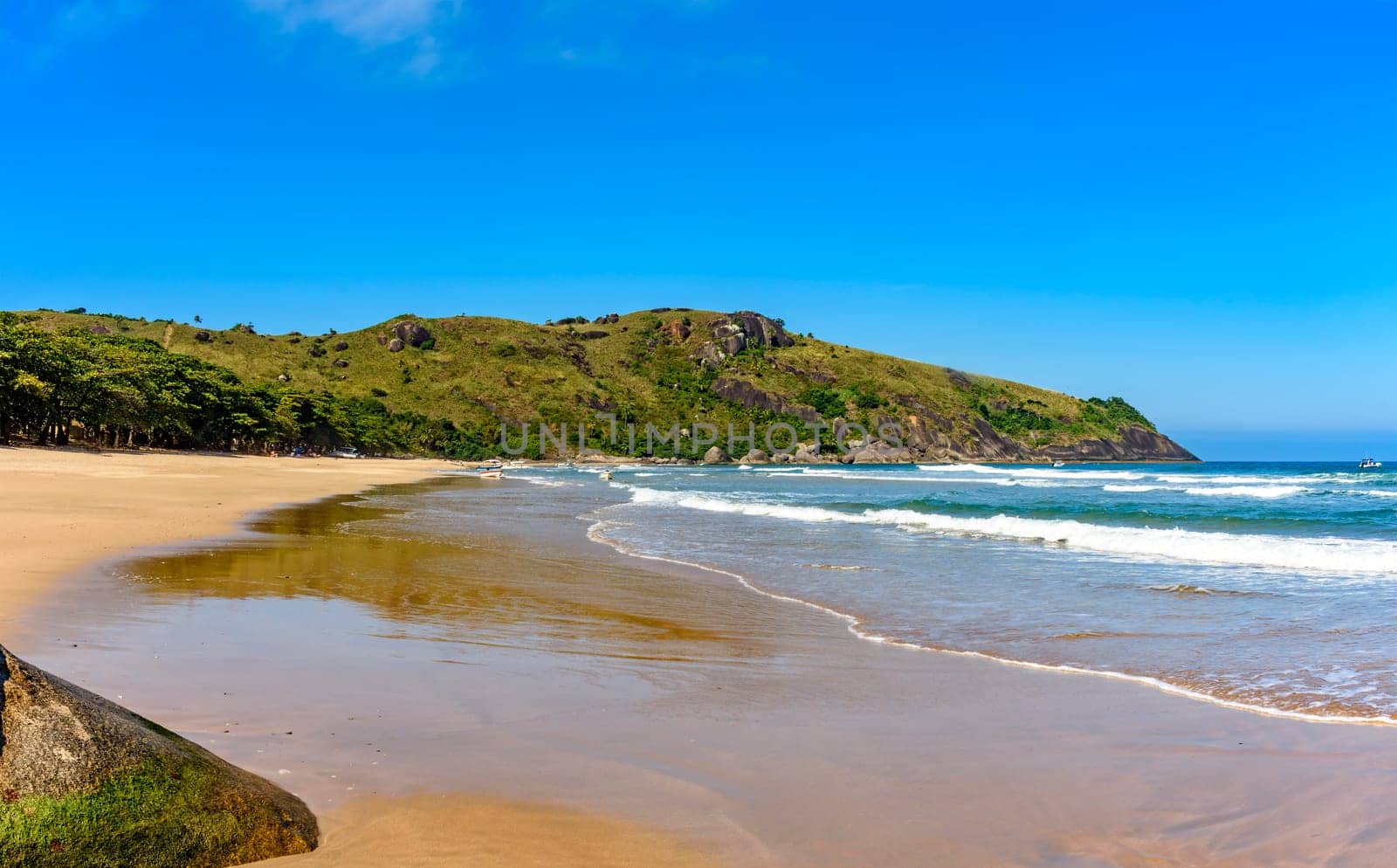 Image of Bonete beach on the island of Ilhabela with the hills and forest around it