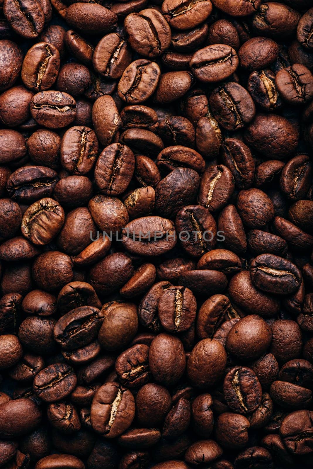 Fresh roasted coffee beans by Seva_blsv