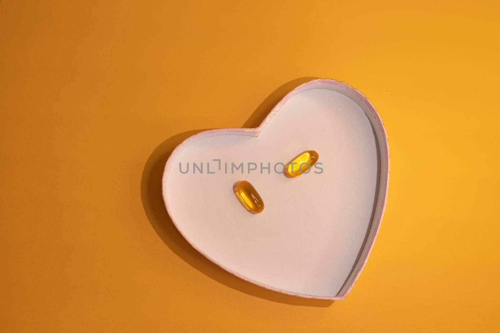 Top view of heart-shaped plate with transparent capsules simulating a face by VeroDibe