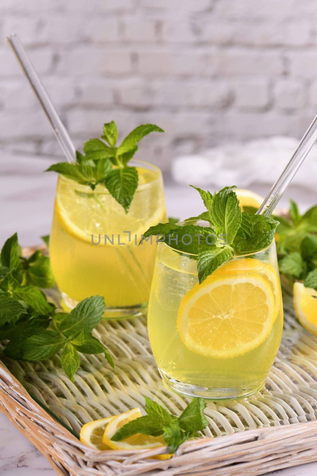 The Limoncello Spritz is a light, refreshing, cool cocktail made with lemon liqueur, prosecco and sparkling water, mint and a slice of lemon.