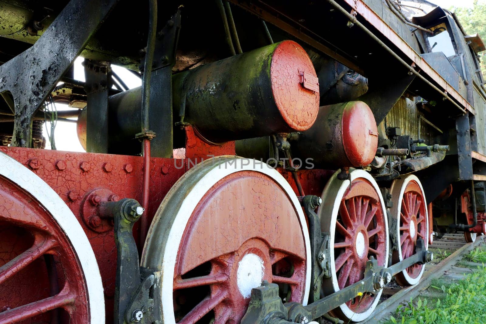 Parts, elements of mechanical parts, wheels and train equipment.