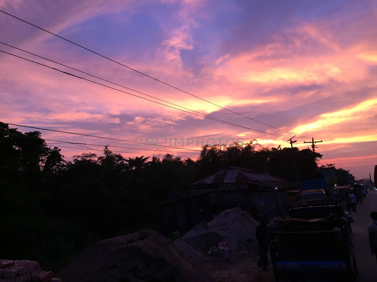 A breathtaking view of the sun setting over a cityscape, casting warm hues over the buildings and skyline. Ideal for urban, travel, and lifestyle projects.