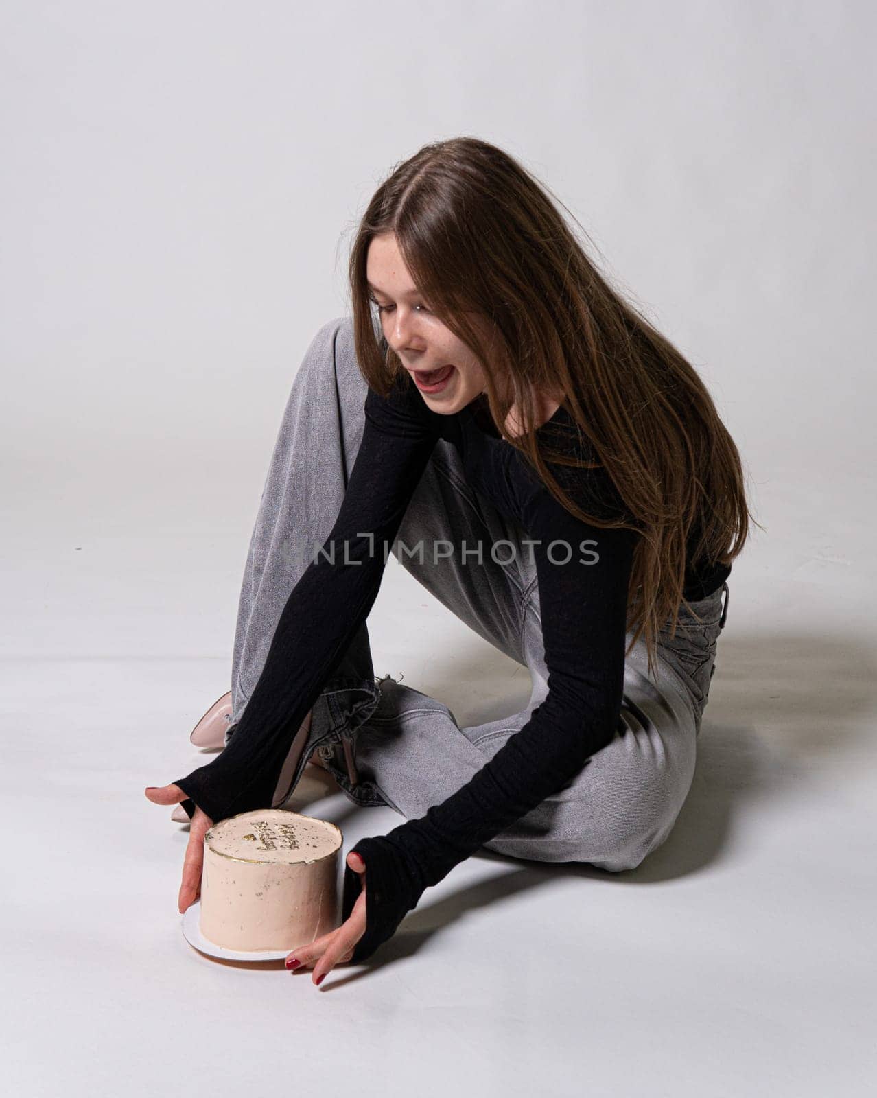 fashion white model girl smile beautiful bouquet cake hair female natural day fresh happy jeans