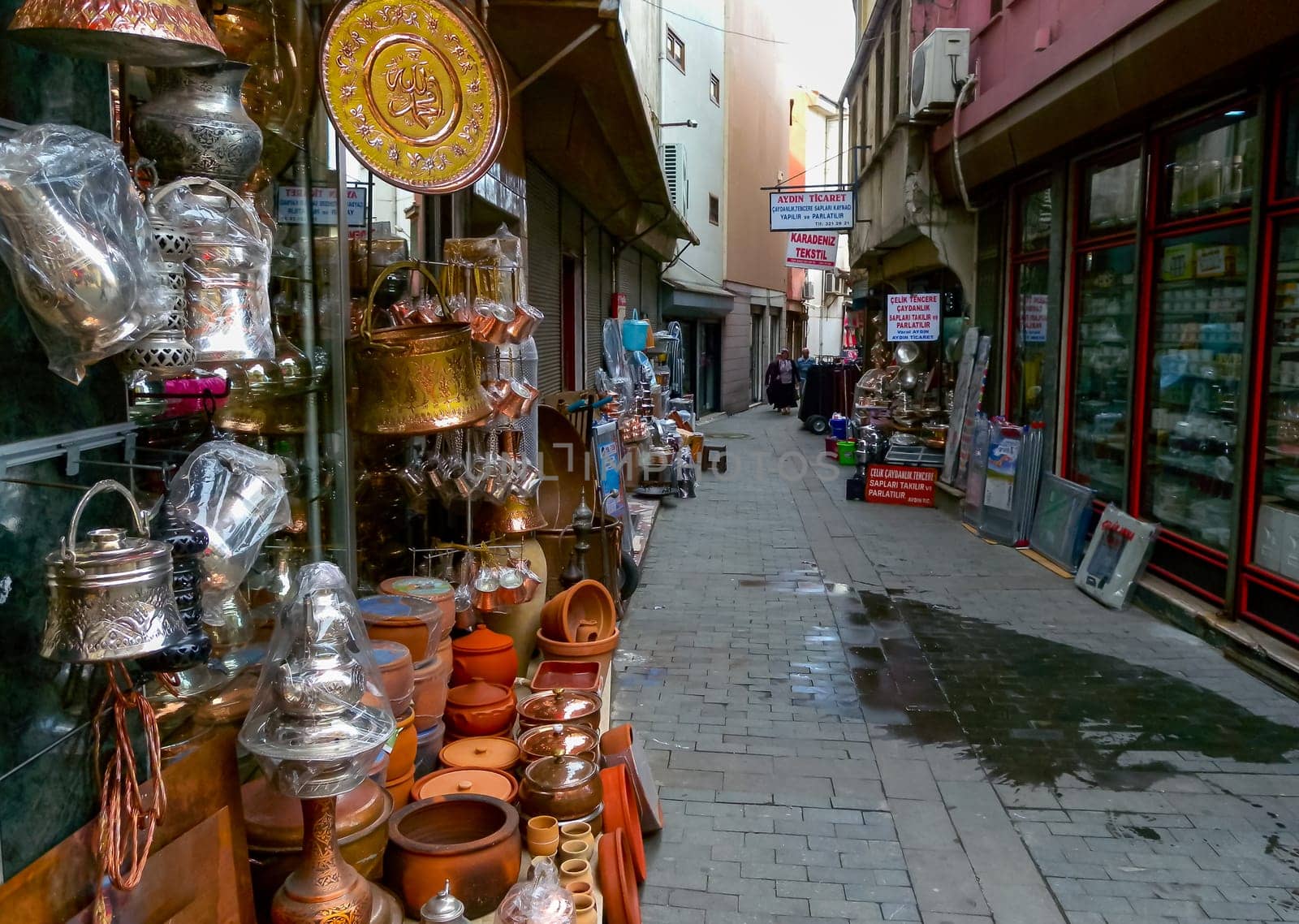 TRABZON, Türkiye - OCTOBER 22, 2014: Sale of souvenirs and antiques in small shops in Trabzon, Türkiye 