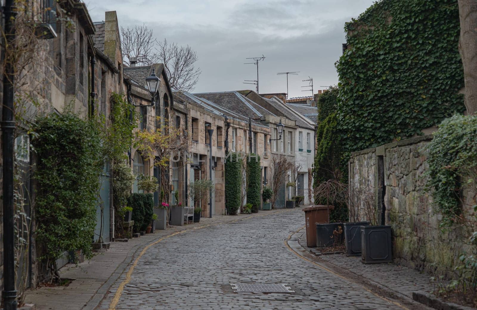 Edinburgh, Scotland - Jan 16, 2024 - Perspective view of Circus Lane is a picturesque cobbled street in Stockbridge of Edinburgh, This residential street with pretty flower-covered terraced mews houses. Copy space, Selective focus.
