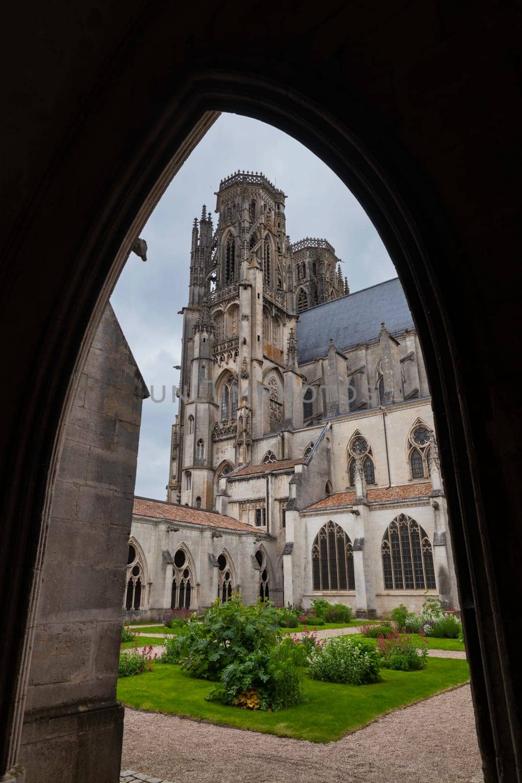 France, Meurthe et Moselle, Toul, Saint Etienne cathedral outdoor view with bow