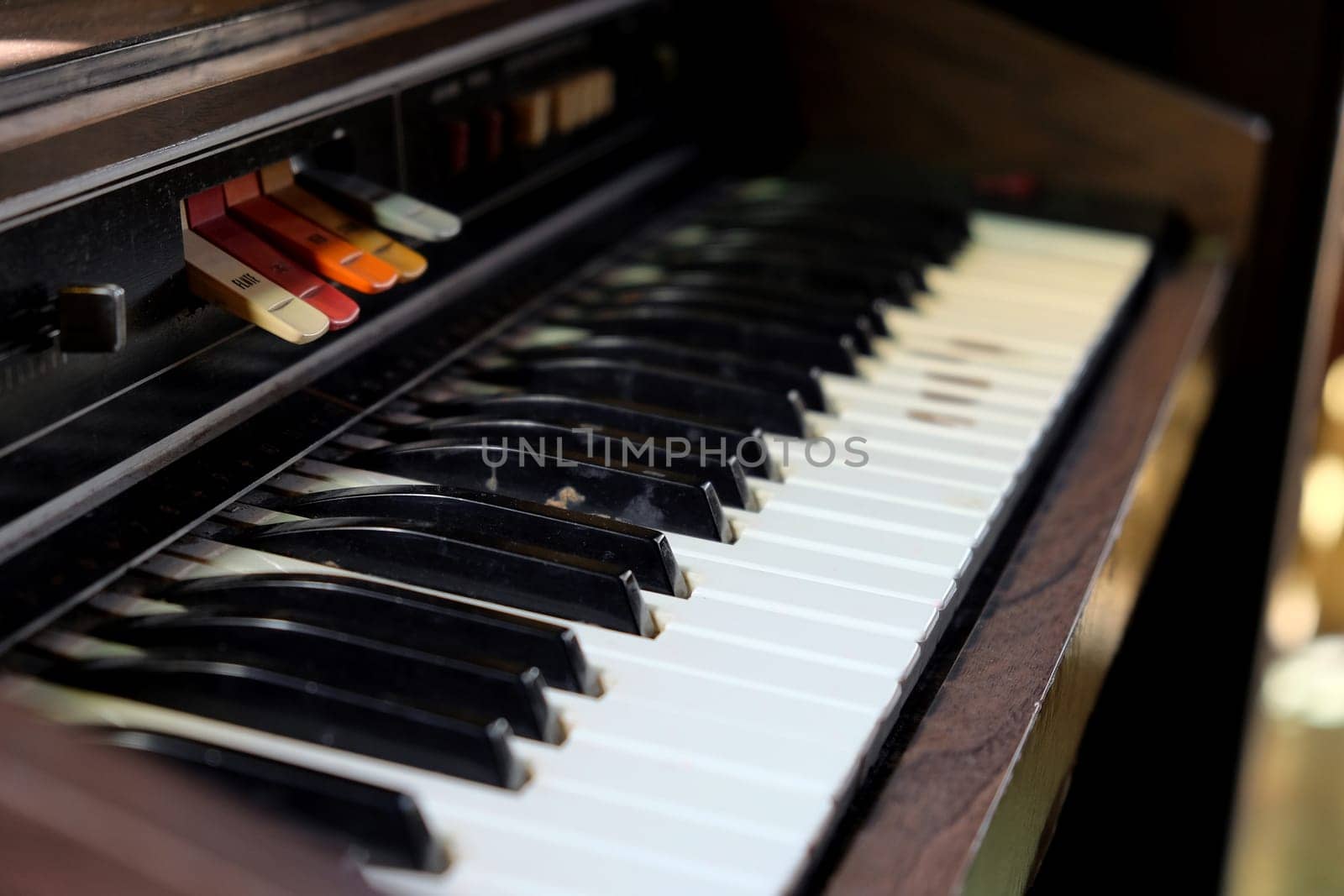 Detail image of Electronic Vintage Organ
