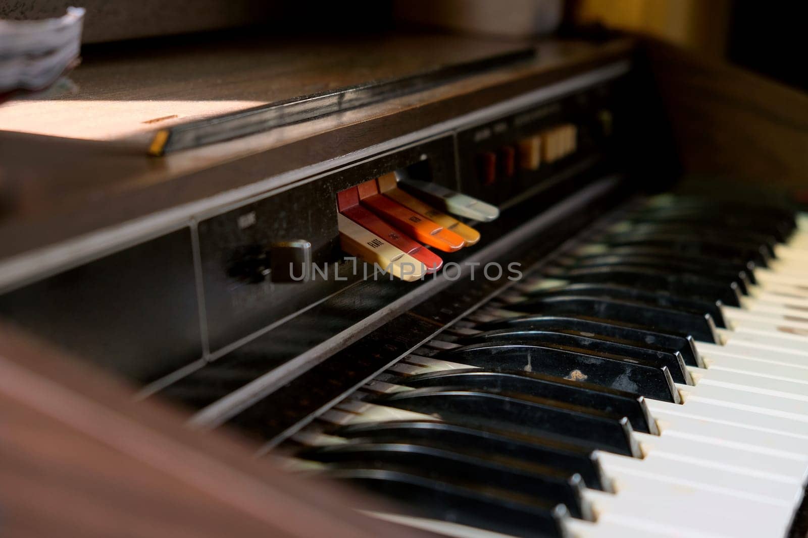 Detail image of Electronic Vintage Organ